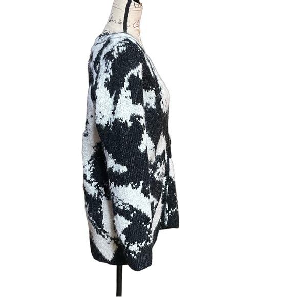 Express Women’s Printed Fuzzy Knit Button Front Tunic Cardigan Black/White XS - Picture 2 of 10